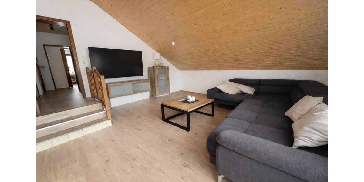 Dachgeschoßwohnung Stutensee - 3 Zimmer, 85 m&sup2;, 1.050&euro; | Angebot:26415059