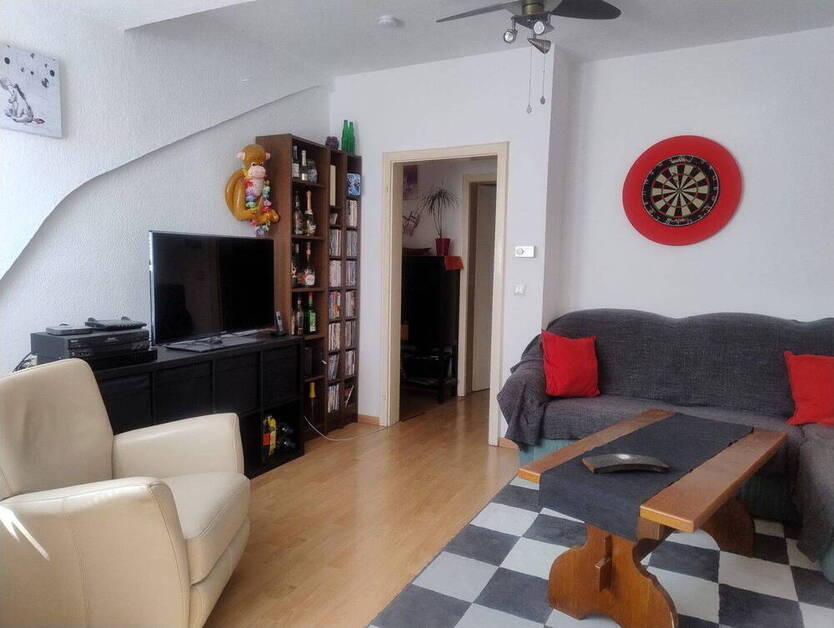 Für junge MieterStudenten - gemütliche Wohnung im 2. OG - Stadtmitte - auch als WG geeignet