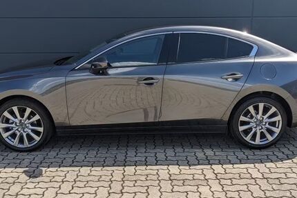 Mazda 3 29.999 km 24.399 &euro; Karlsruhe 76185