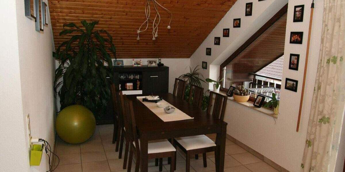 Etagenwohnung Pforzheim Südweststadt - 2 Zimmer, 70 m&sup2;, 755&euro; | Angebot:25745257