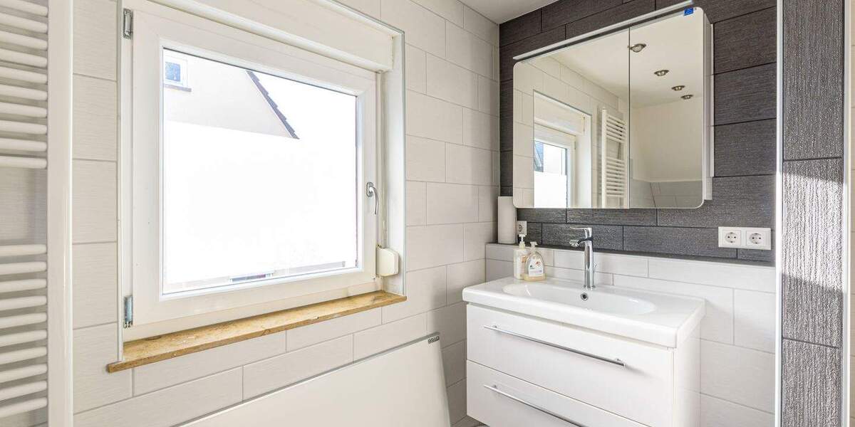 Doppelhaushälfte Pforzheim Huchenfeld - 6 Zimmer, 124 m&sup2;, 350.000&euro; | Angebot:25669211