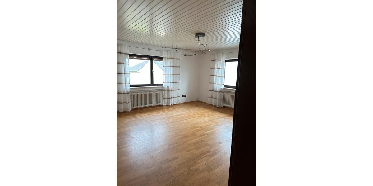 Etagenwohnung Steinmauern - 5 Zimmer, 150 m&sup2;, 1.200&euro; | Angebot:24976105