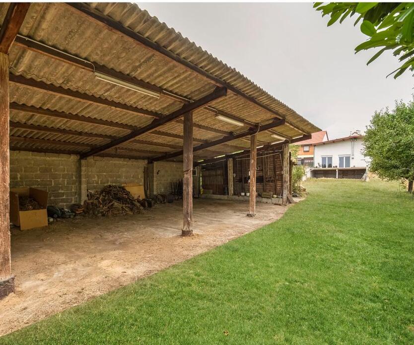 300qm Mehrfamilienhaus gedämmt,220qm MassivbauHalle 1260qm Grund