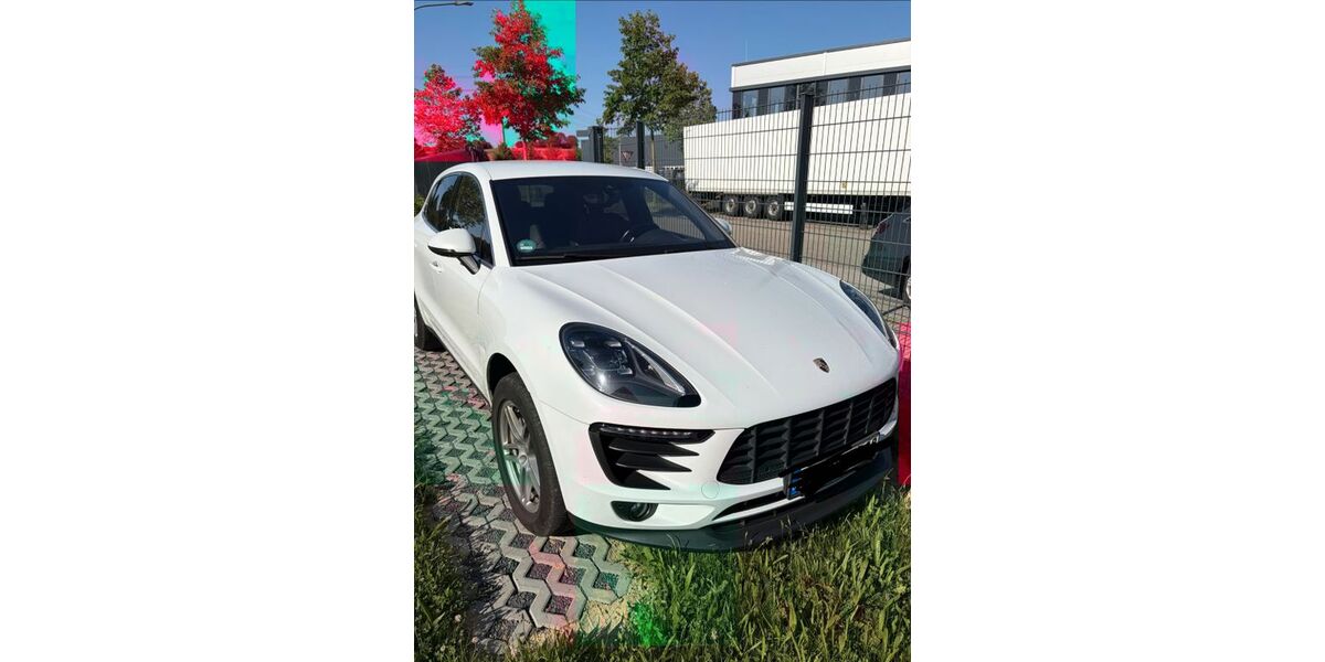 Porsche Macan 100.500 km 35.900 &euro; Pforzheim 75177