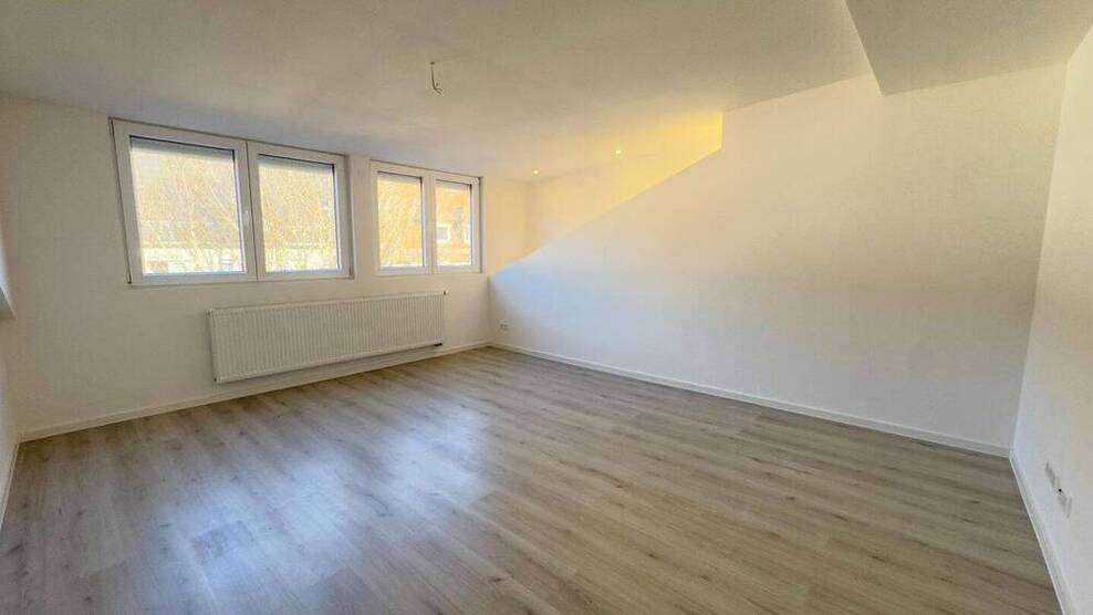 Elegantes Wohnen auf neuem Niveau - 3 Zimmer, stilvoll saniert mit neuer EBK- Erstbezug!