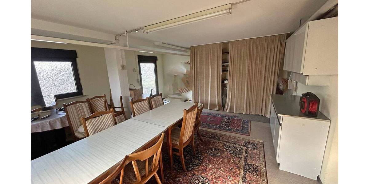 Viel Platz bietet Ihnen dieses Zweifamilienhaus in bester Wohnlage 1 zimmer