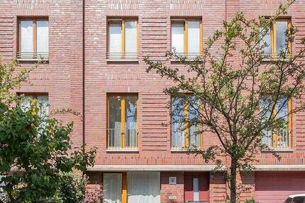 Brownstone-Townhouse in begehrter Lage an der Rummelsburger Bucht