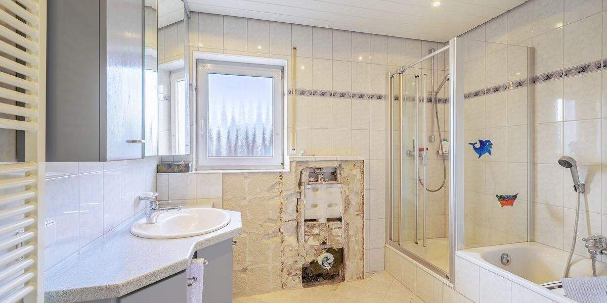 Ein Zuhause mit Zukunft: Großzügiges Zweifamilienhaus mit Charme, Scheune und viel Raum zum Leben 9 zimmer