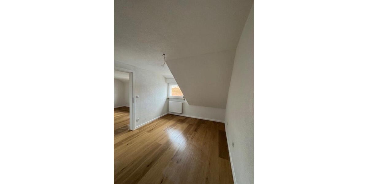 Dachgeschoßwohnung Karlsruhe Neureut - 4 Zimmer, 70 m&sup2;, 1.300&euro; | Angebot:26026661