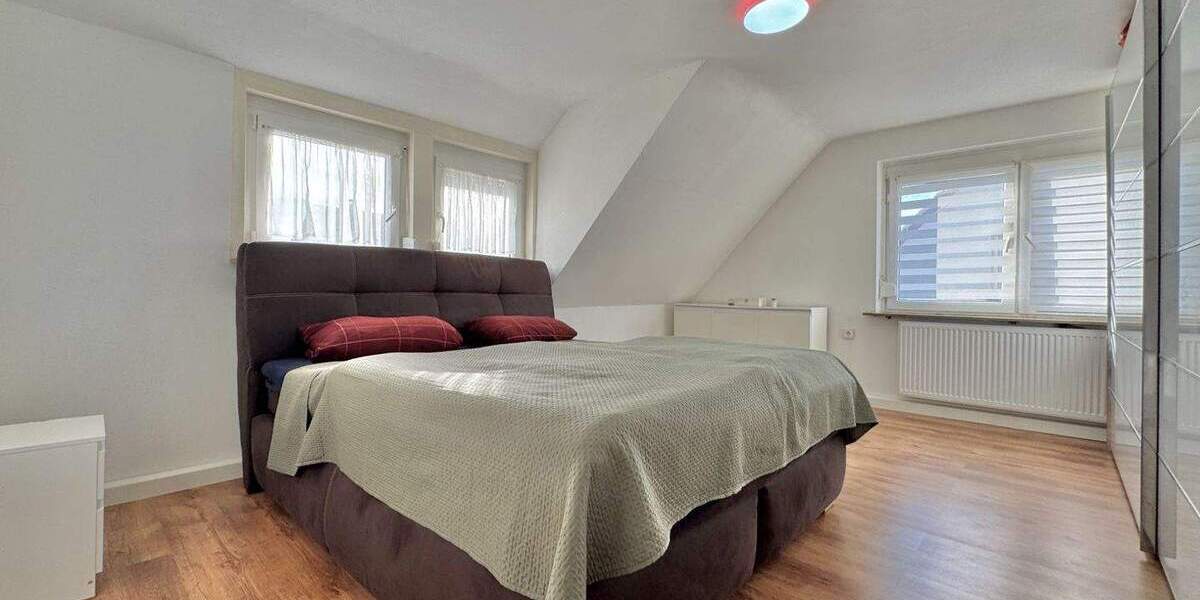 Modernisiertes Ein- Zweifamilienhaus mit Garten 5 zimmer