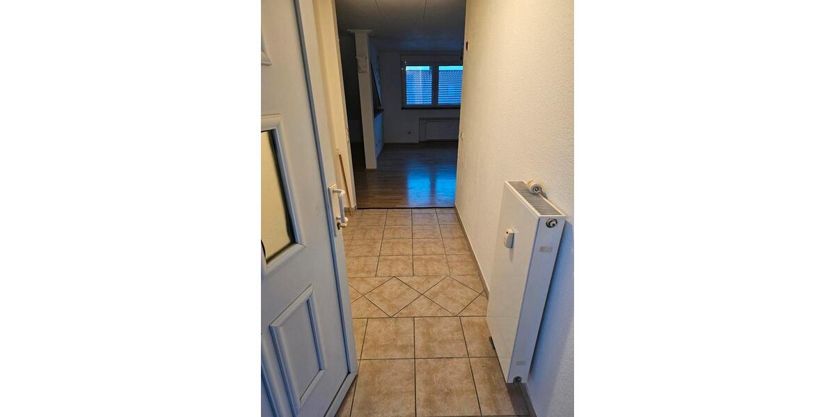 Dachgeschosswohnung zu vermieten ab 01.02.2026 3 zimmer