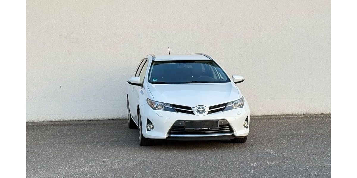 Toyota Auris 190.000 km 8.499 &euro; Kandel 76870