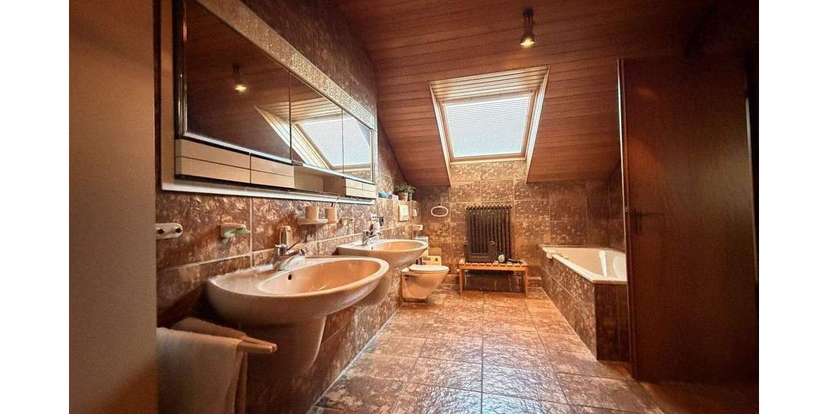 Einfamilienhaus Bretten Gölshausen - 7 Zimmer, 216 m&sup2;, 770.000&euro; | Angebot:25776304