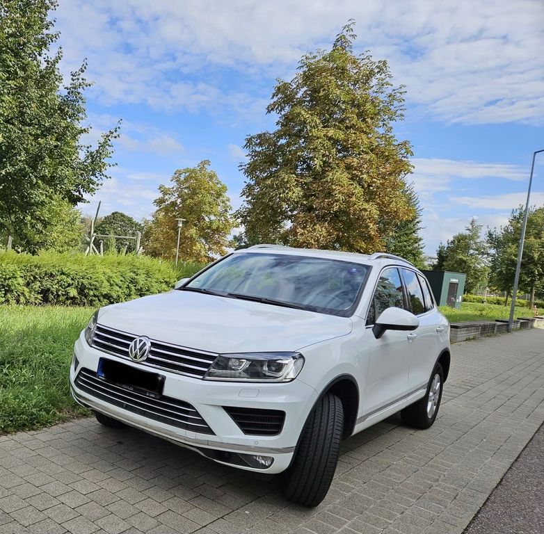 VW Touareg 225.000 km 17.400 € Königsbach-Stein 75203