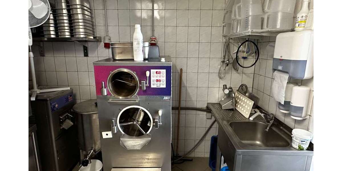 Eiscafé mit großer Terrasse in guter Lage zimmer