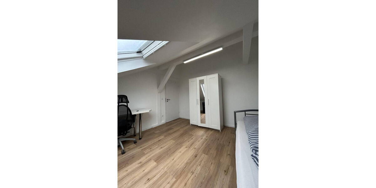 Etagenwohnung Karlsruhe Oststadt - 3 Zimmer, 15 m&sup2;, 450&euro; | Angebot:26791677