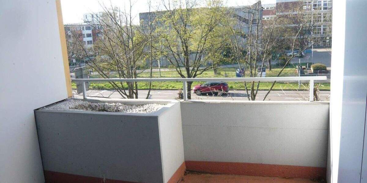 Leerstehende Gewerbefläche vis-a-vis Rathaus in WörtRhein zimmer