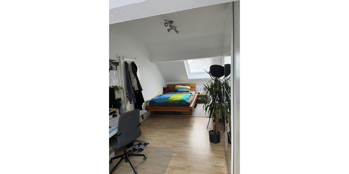 Dachgeschoßwohnung Karlsruhe Daxlanden - 4 Zimmer, 100 m&sup2;, 1.300&euro; | Angebot:25023270