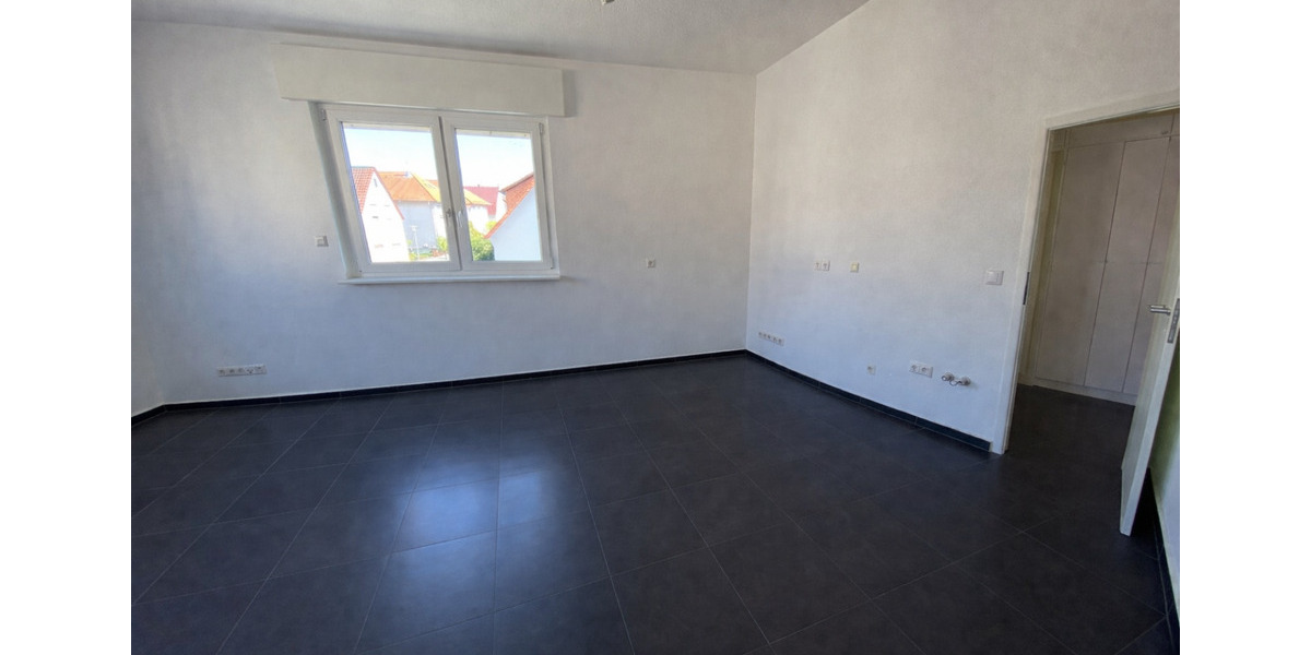 Etagenwohnung Stutensee - 3 Zimmer, 110 m&sup2;, 1.350&euro; | Angebot:25756029