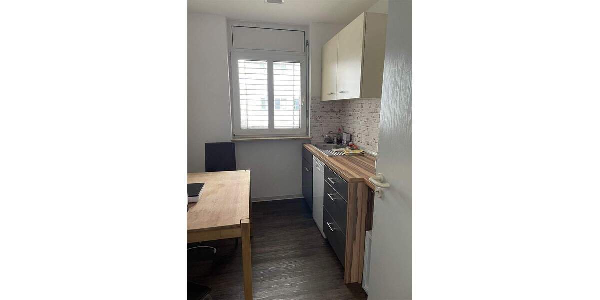 Bürofläche in zentraler Lage, 4-5 separate Büroräume + großer Empfangsbereich etc... 7 zimmer