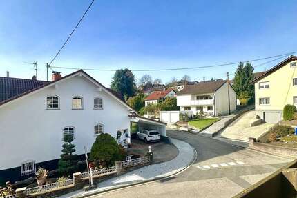 Wohnung zum Kaufen in Karlsbad 265.000 € 170.6 m² 6 zimmer