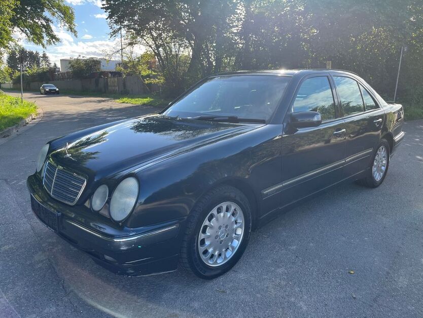 Mercedes-Benz E 200 155.000 km 3.650 € Hördt 76771
