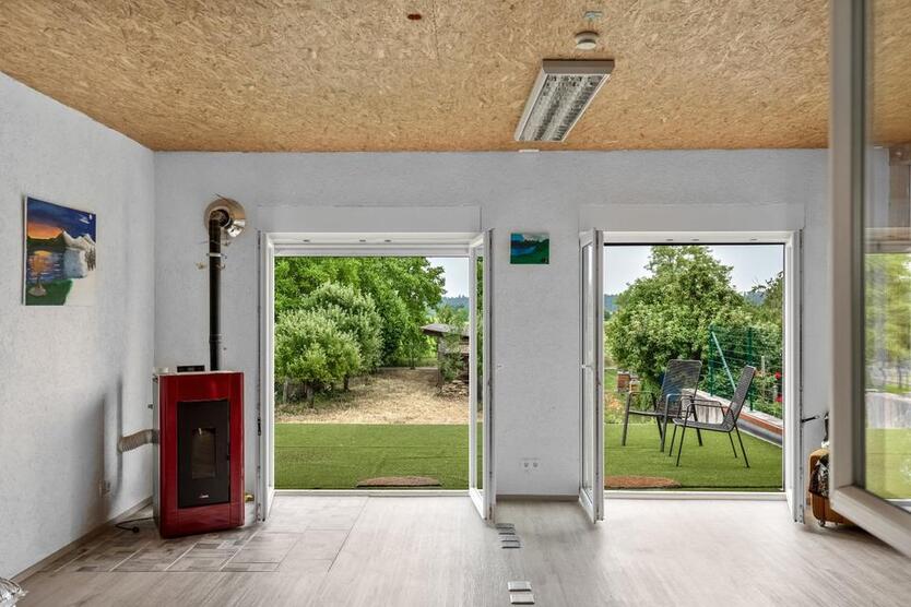 300qm Mehrfamilienhaus gedämmt,220qm MassivbauHalle 1260qm Grund