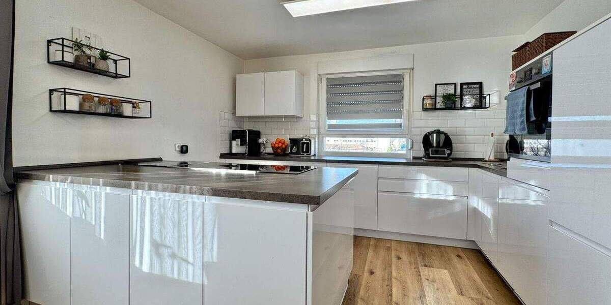 Modernisiertes Ein- Zweifamilienhaus mit Garten 5 zimmer