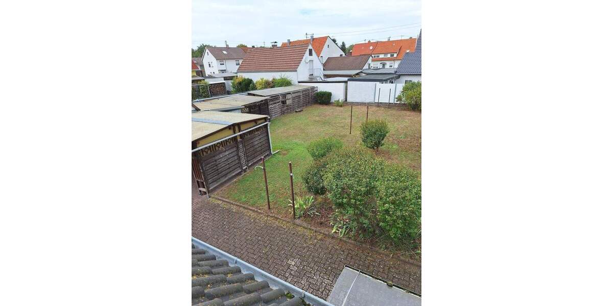 Reserviert! Sofort einziehen! Gepflegte, unterkellerte DHH in NeureutKirchfeld in ruhiger Lage, mit großem pflegeleichten Garten in Wald- u. Seenähe 4 zimmer