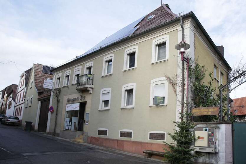 Haus zum Kaufen in Ilbesheim 249.000 € 214 m²