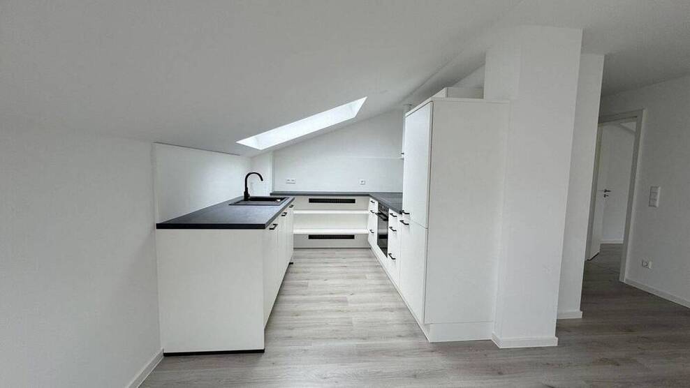 Elegantes Wohnen auf neuem Niveau - 3 Zimmer, stilvoll saniert mit neuer EBK- Erstbezug!