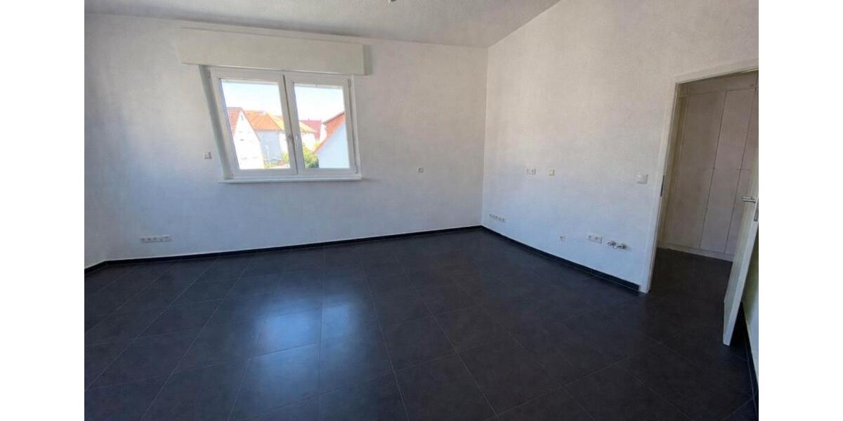 Etagenwohnung Karlsruhe Neureut - 3 Zimmer, 110 m&sup2;, 1.400&euro; | Angebot:24762121