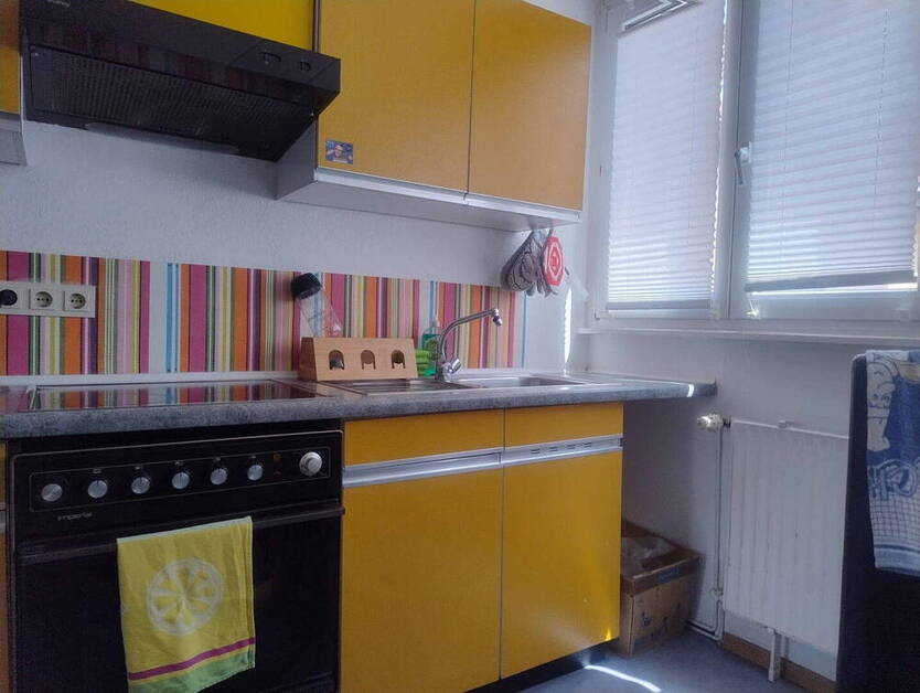 Für junge MieterStudenten - gemütliche Wohnung im 2. OG - Stadtmitte - auch als WG geeignet