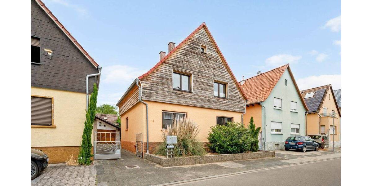 Mehrfamilienhaus, Wohnhaus Oberhausen-Rheinhausen Oberhausen - 8 Zimmer, 220 m&sup2;, 430.000&euro; | Angebot:26904256
