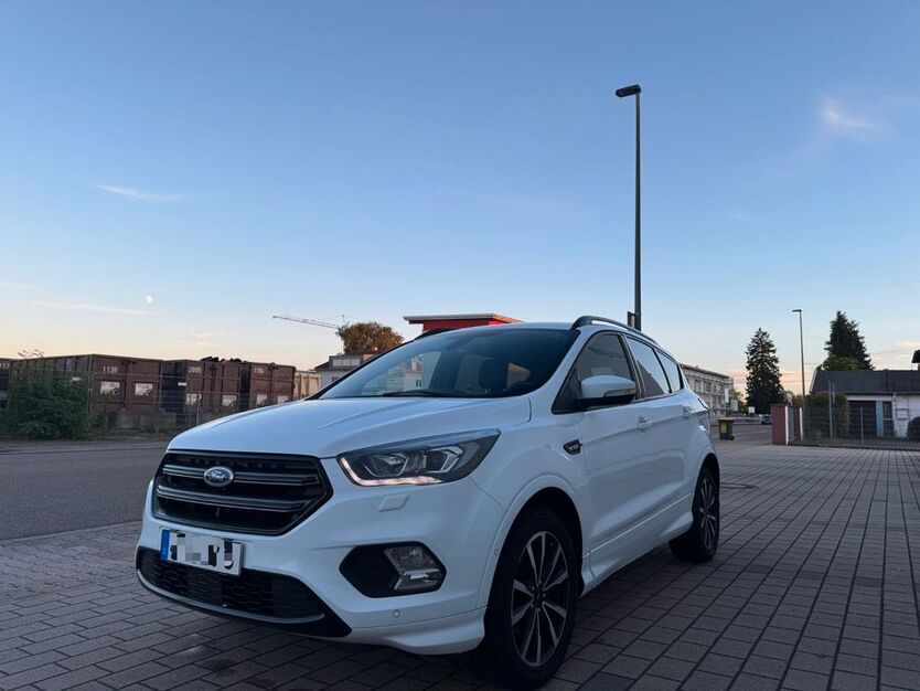 Ford Kuga 123.500 km 10.250 € Gaggenau 76571