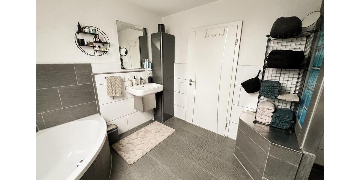 Moderne Wohnung im Dachgeschoss 2 zimmer