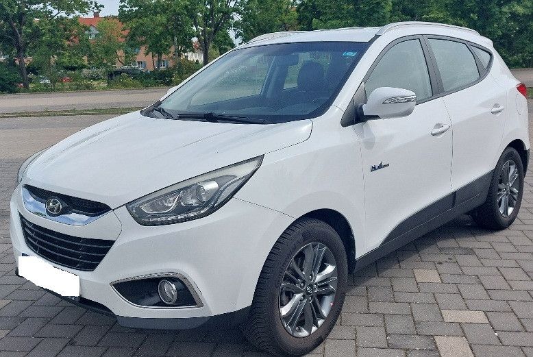 Hyundai ix35 145.300 km 8.300 &euro; Karlsruhe 76185