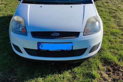 Ford Fiesta 151.000 km 1.300 &euro; Steinmauern 76479