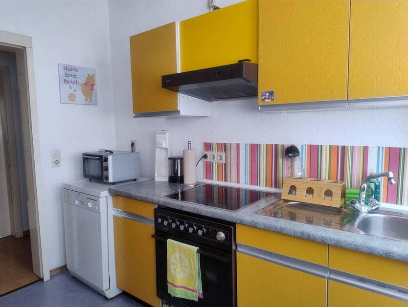 Für junge MieterStudenten - gemütliche Wohnung im 2. OG - Stadtmitte - auch als WG geeignet