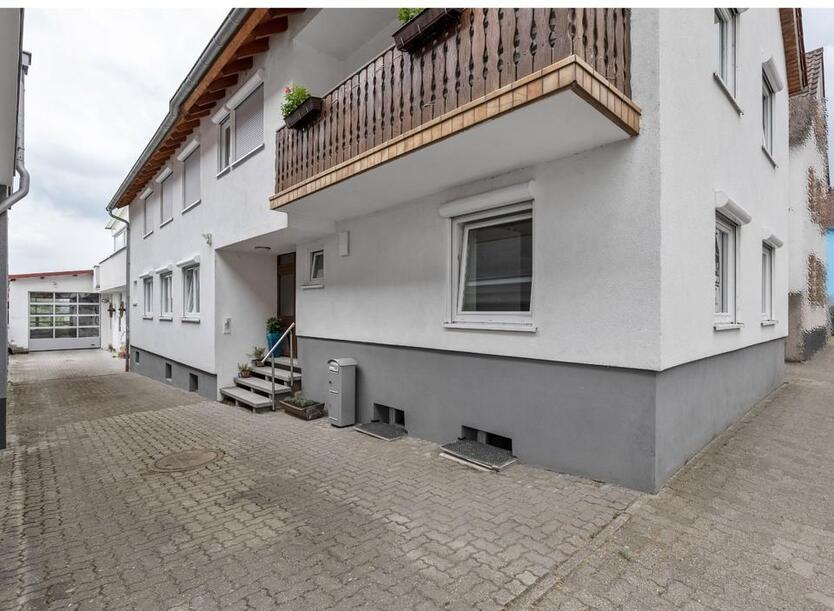 300qm Mehrfamilienhaus gedämmt,220qm MassivbauHalle 1260qm Grund