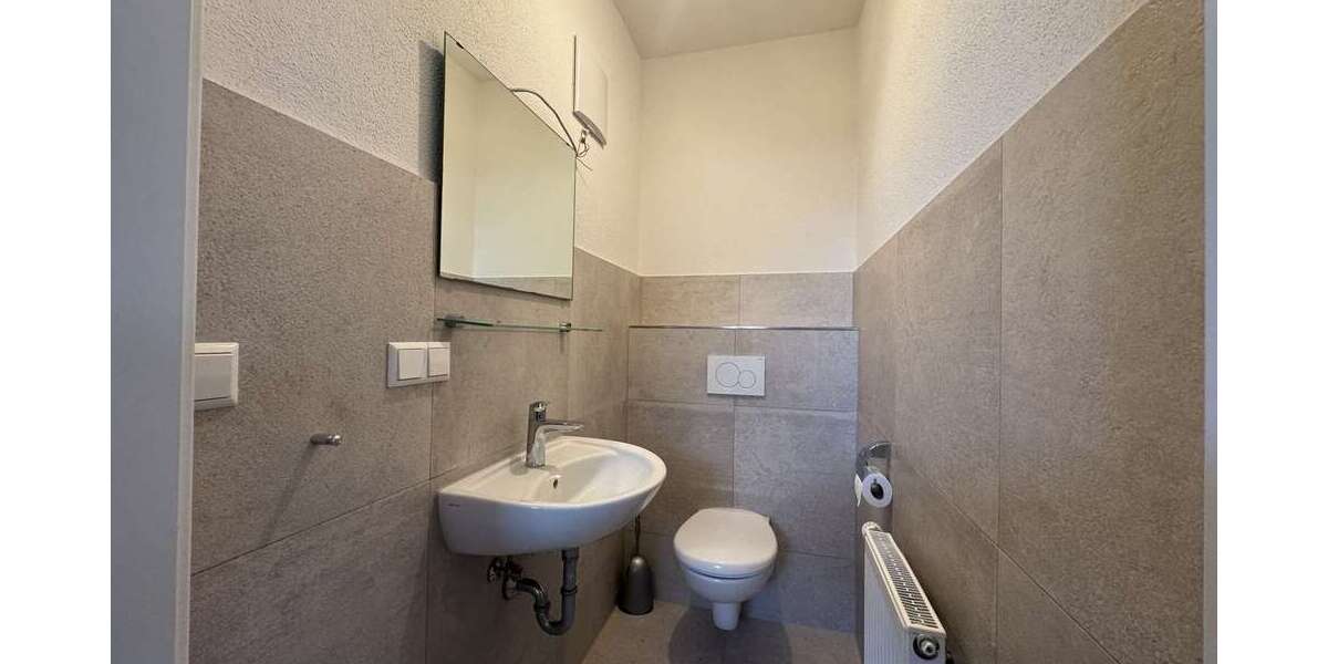 Investieren im Silberstreifen: Wohn-Gewerbeimmobilie mit Garten, Garage & Flexibilitä 6 zimmer