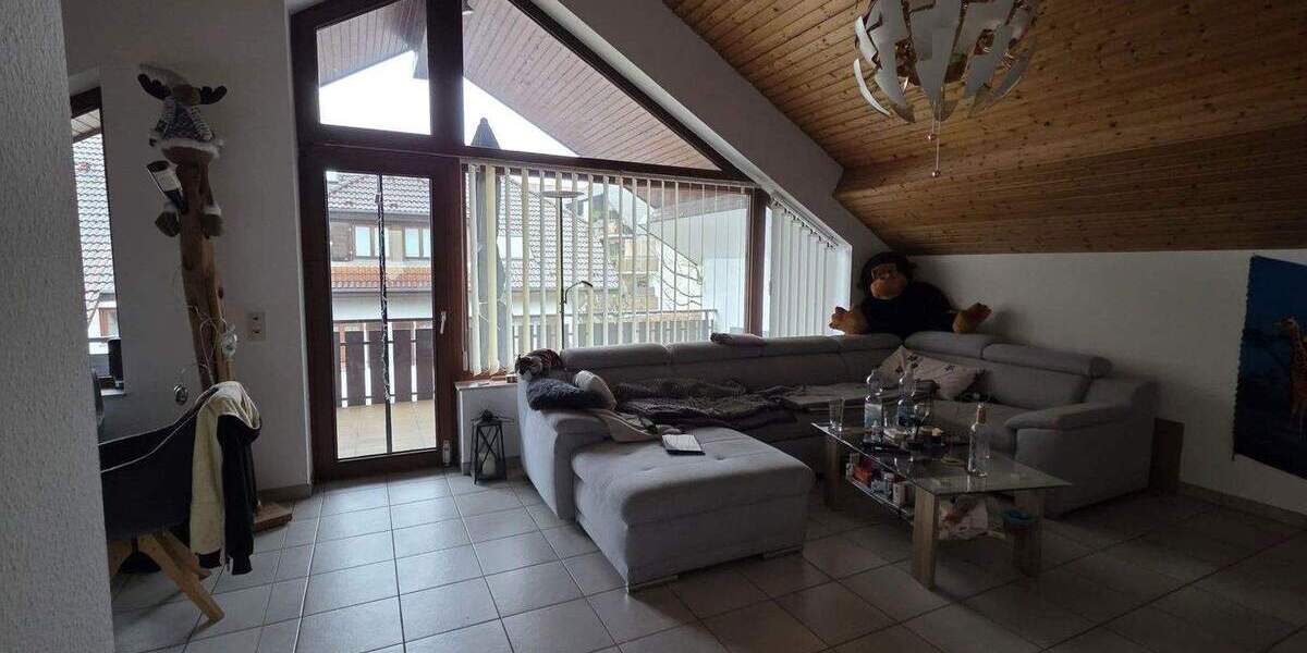 Etagenwohnung Pforzheim Südweststadt - 2 Zimmer, 70 m&sup2;, 755&euro; | Angebot:25745257