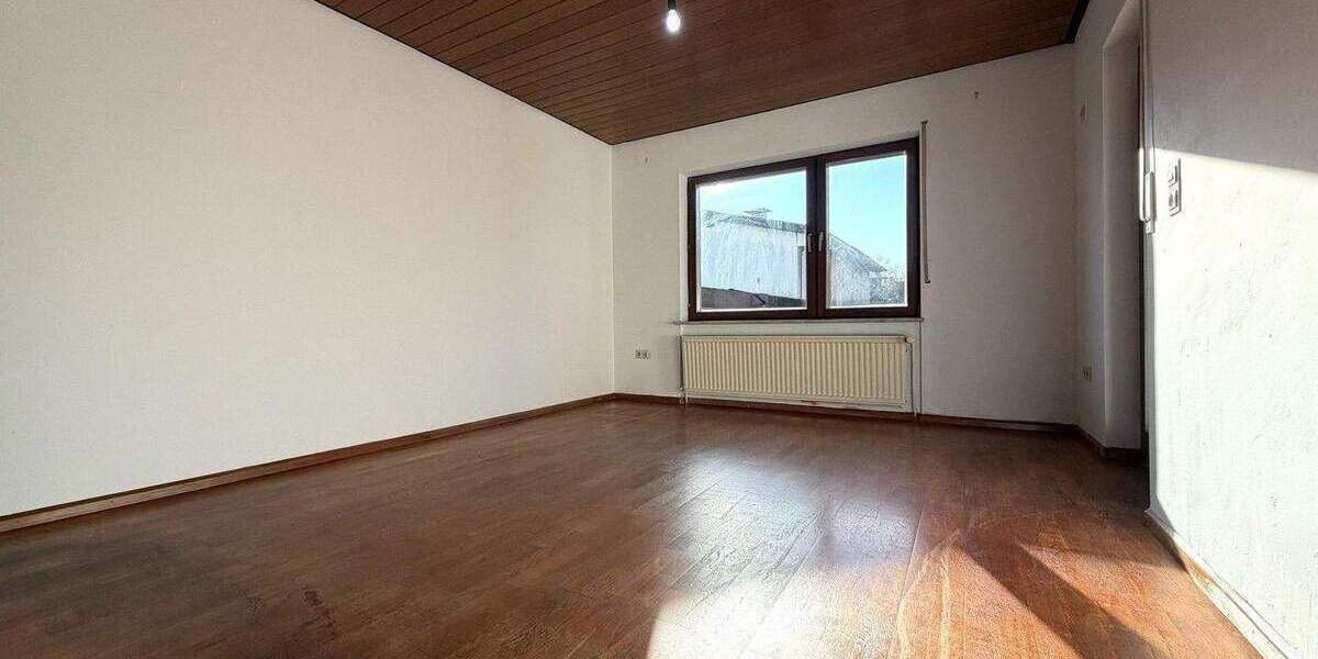 Großes Einfamilienhaus oder Zweifamilienhaus * in Kraichtal 1 zimmer