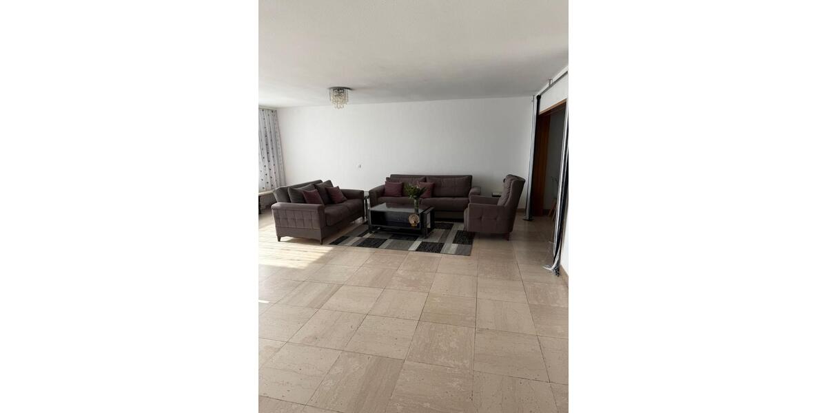 Etagenwohnung Pforzheim Nordstadt - 4 Zimmer, 150 m&sup2;, 1.200&euro; | Angebot:25883008