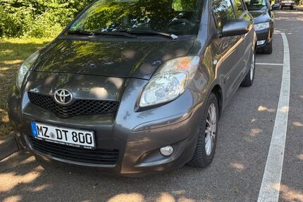 Toyota Yaris 159.600 km 3.800 &euro; Karlsruhe 76133