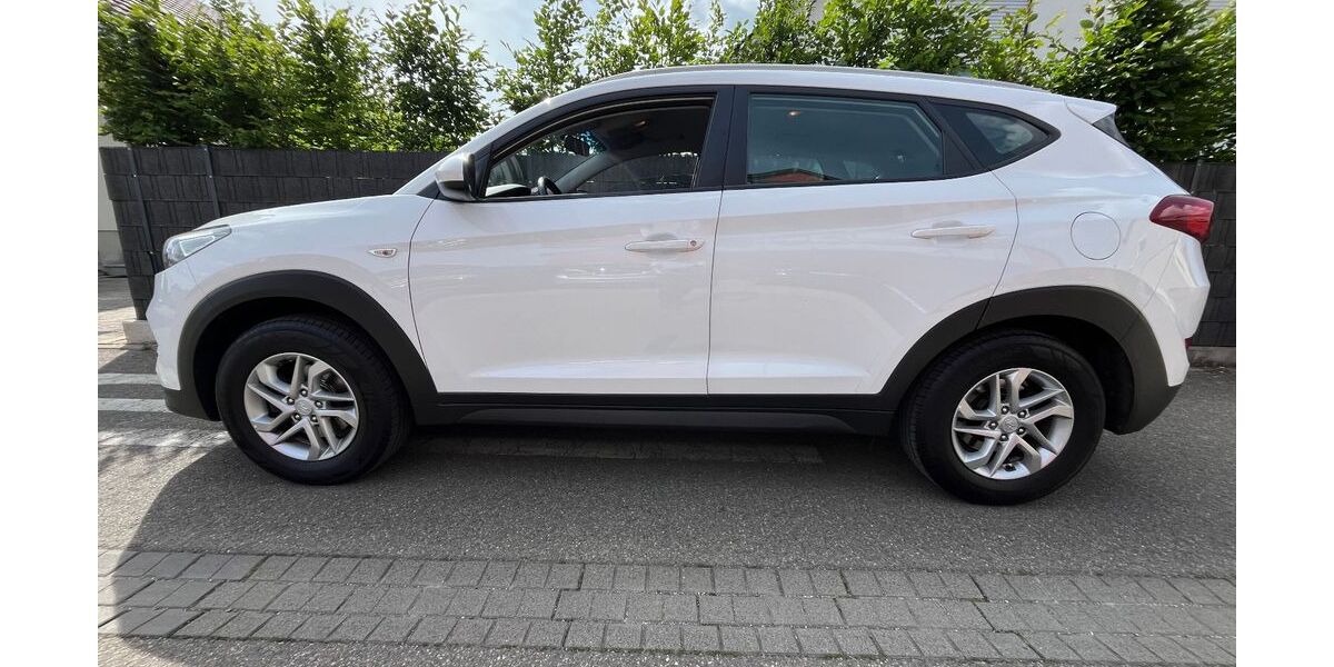 Hyundai TUCSON 98.000 km 12.999 &euro; Stutensee 76297