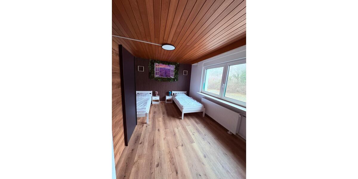 Etagenwohnung Pforzheim Nordstadt - 8 Zimmer, 15 m&sup2;, 500&euro; | Angebot:25642687