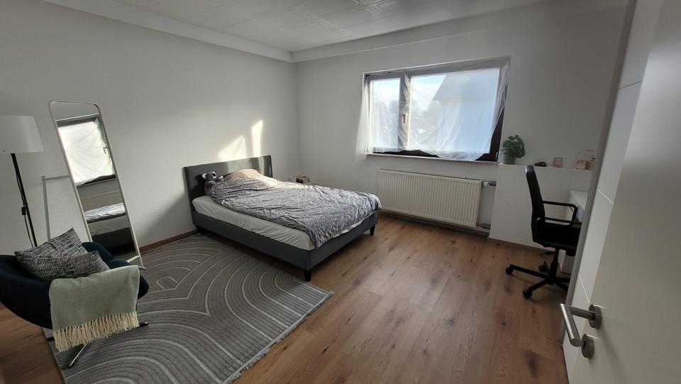Zimmer in Frauen Wohnung 5 zimmer