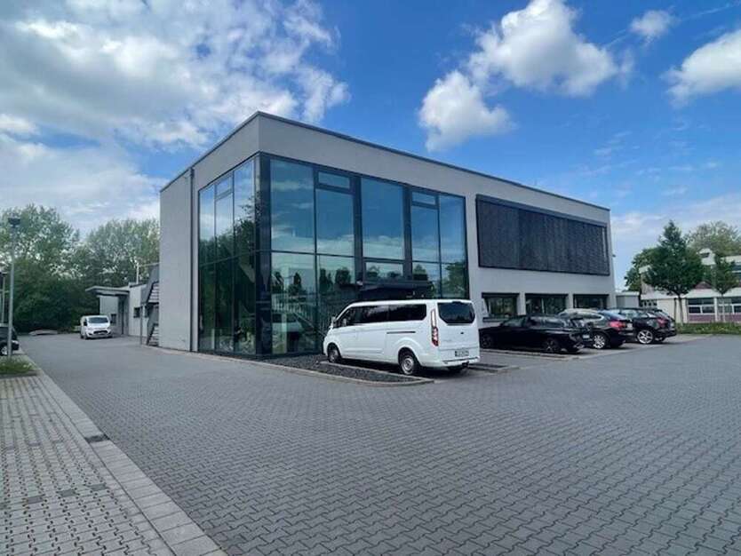 Halle in Ettlingen 3.890.000 € 1806 m²