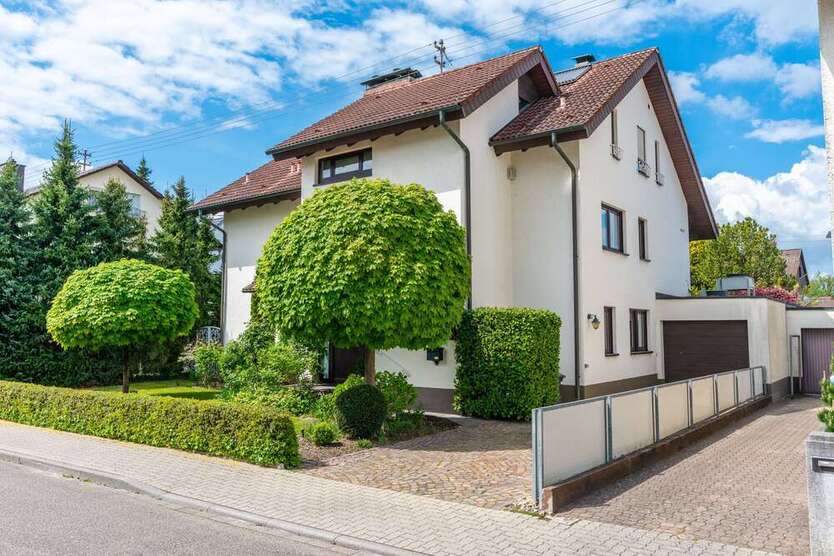 Haus zum Kaufen in Karlsruhe 980.000 € 304.51 m²